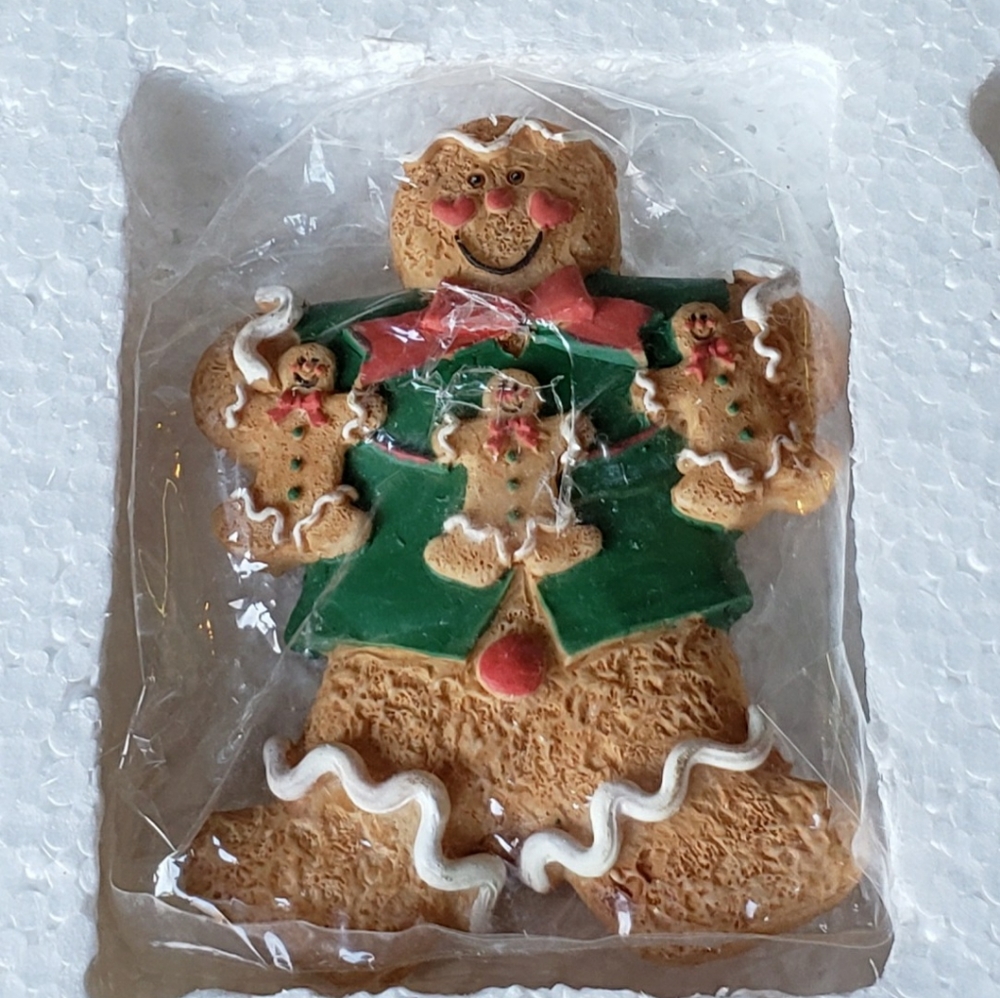 NIB Gingerbread magnets set - Picture 4 of 8